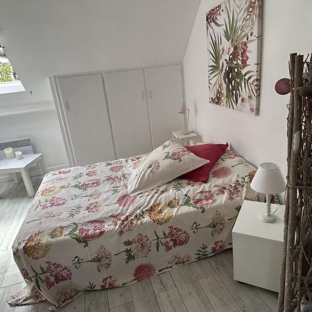 Le Cocon Rouge - Studio En Plein Centre Historique Lamballe Eksteriør bilde