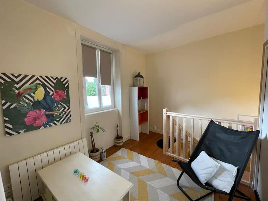 Le Cocon Rouge - Studio En Plein Centre Historique Lamballe Eksteriør bilde