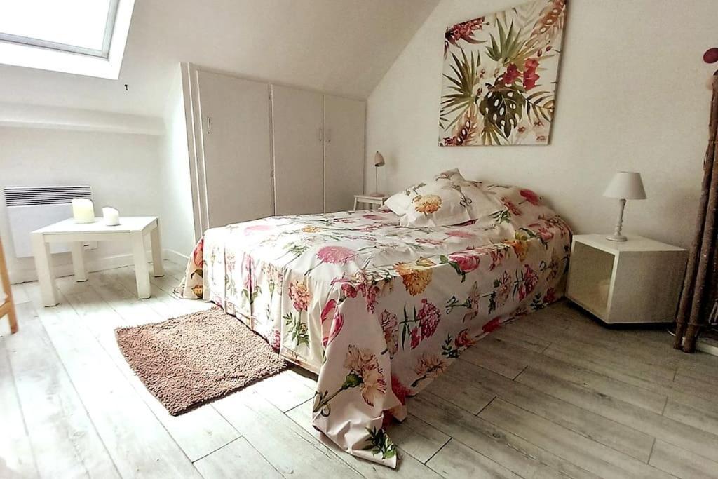 Le Cocon Rouge - Studio En Plein Centre Historique Lamballe Eksteriør bilde